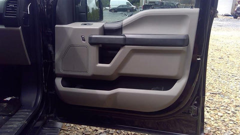 F150      2016 Front Door Trim Panel 4674570