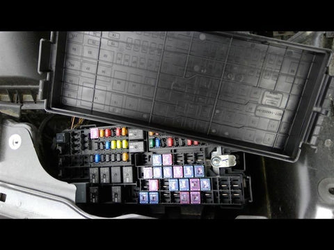 Fuse Box Engine Turbo Without Police Package Fits 1316 TAURUS 3257120