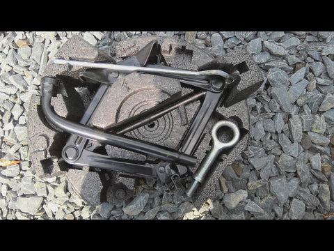 C70       2013 Jack 474303 AND TOOLS!0