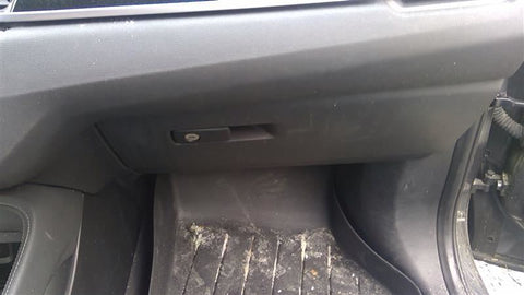 X1        2018 Glove Box 4648790