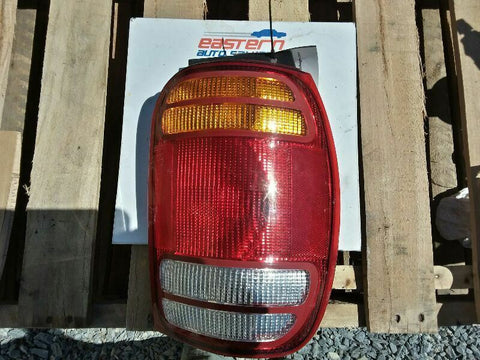 98 99 00 01 FORD EXPLORER R. TAIL LIGHT 4 DR EXC. SPORT TRAC RED/WHITE LENS0