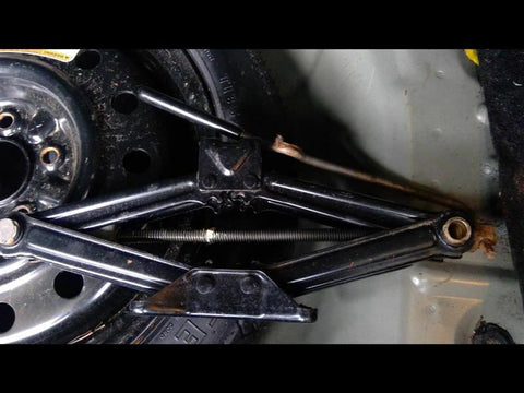 TAURUS    2005 Jack 329335 AND TOOLS!0