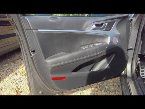 G70       2020 Front Door Trim Panel 4712430