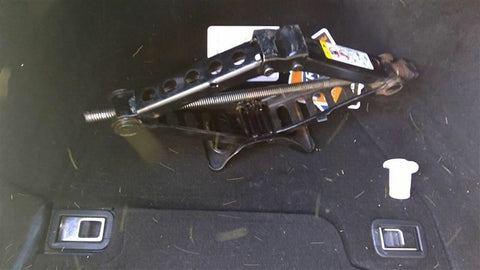 LS460     2008 Jack 349362 AND TOOLS!0