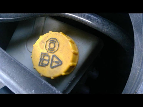 Brake Master Cylinder Fits 0915 XF 2934060