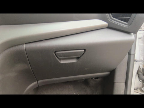 ESCAPE    2019 Glove Box 4699870