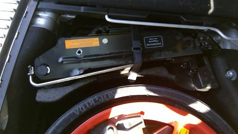 CAYENNE   2014 Jack 350310 AND TOOLS!0