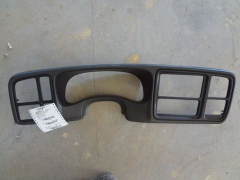 05 GMC YUKON DASH BEZEL TRIM AROUND SPEEDOMETER CLUSTER 185608 NOT SPEEDOMETER C0