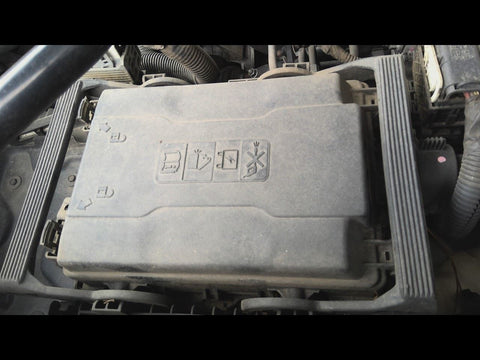 Fuse Box Engine Fits 1520 ESCALADE 4771630