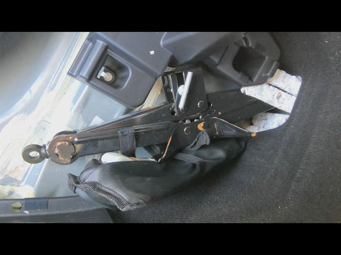 CX9      2017 Jack 473532 AND TOOLS!0