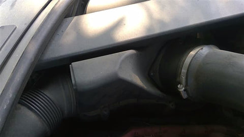 Passenger Right Air Cleaner 4.2L Fits 1113 AUDI A8 4679970