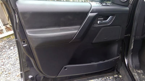 LR2       2014 Front Door Trim Panel 4587880