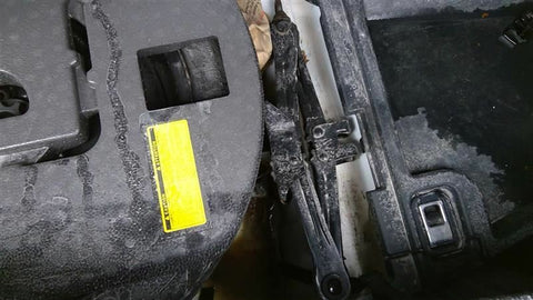 IS250     2010 Jack 345843 AND TOOLS!0