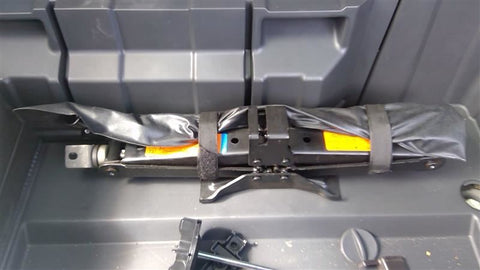 QX60      2017 Jack 463057 AND TOOLS!0