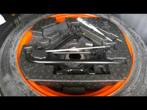 XF        2010 Jack 329022 AND TOOLS!0