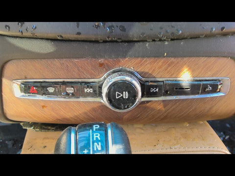 XC90      2016 Audio Equipment Radio 4709030