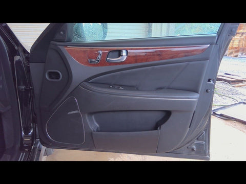 EQUUS     2015 Front Door Trim Panel 4767430