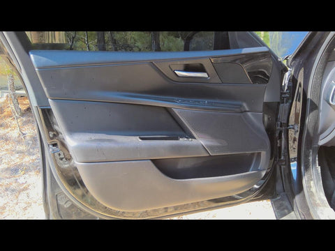 XE        2018 Front Door Trim Panel 4701490