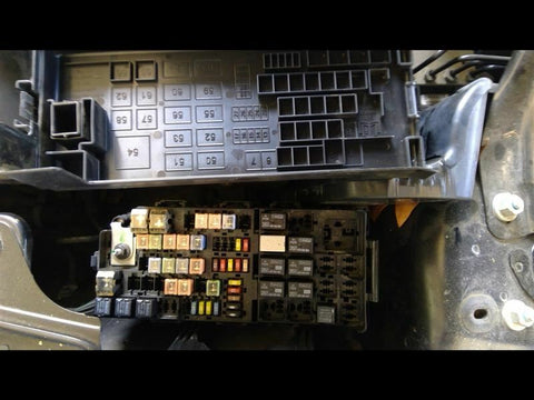 Fuse Box Engine Without Turbo Fits 1012 TAURUS 3267030
