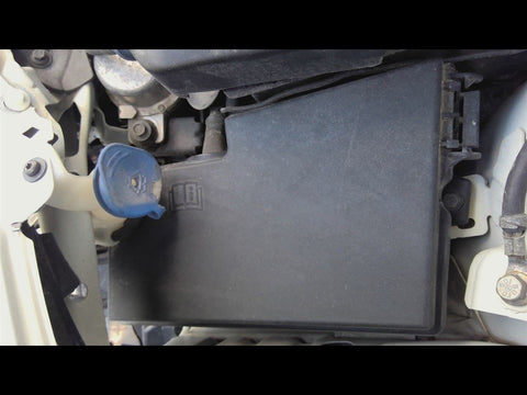 Fuse Box Engine Fits 1013 VOLVO 30 SERIES 4742340