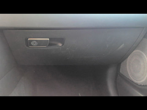 G90       2017 Glove Box 4744760