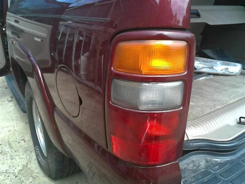 00 01 02 03 CHEVY SUBURBAN 1500 L. TAIL LIGHT 2195260