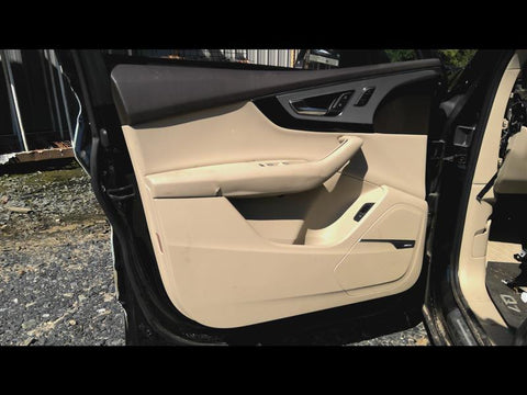 Q7 AUDI   2019 Front Door Trim Panel 4685610