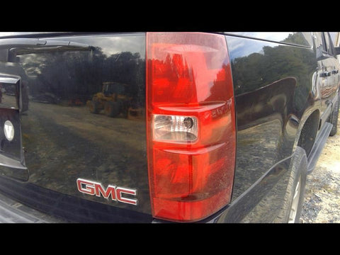 Passenger Tail Light Excluding Denali Fits 0711 YUKON 3293790