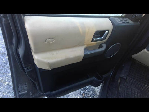 LR3       2006 Door Trim Panel, Front 2937770