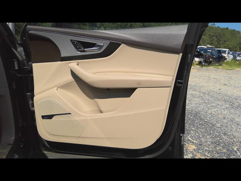 Q7 AUDI   2019 Front Door Trim Panel 4685590