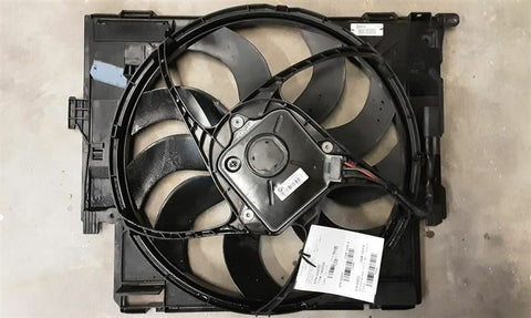 Radiator Fan Motor Fan Assembly 600 Watt Fits 1418 BMW 328i 3458640