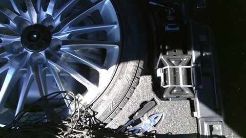 LS460     2010 Jack 345067 AND TOOLS!0