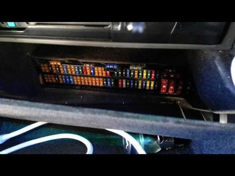 Fuse Box Engine Fits 03-06 RANGE ROVER 3307710