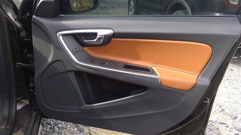 V60       2015 Front Door Trim Panel 4612450