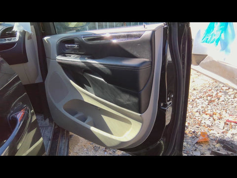 CARAVAN   2019 Front Door Trim Panel 4702460