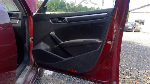 PASSAT    2018 Front Door Trim Panel 4663940