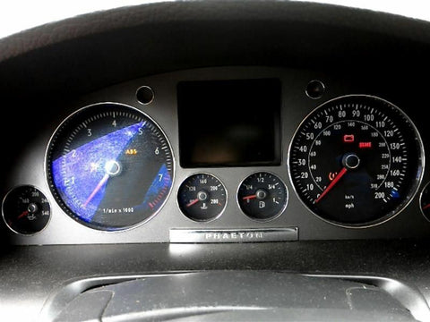 Speedometer Assembly MPH 8 Cylinder Fits 0506 PHAETON 2594070
