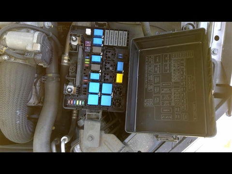 Fuse Box Engine Compartment US Market VIN D Fits 0912 GENESIS 3252570