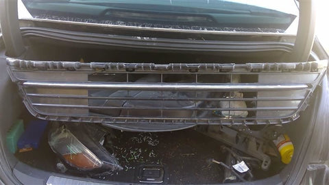 Grille Lower Center Fits 17-20 LINCOLN CONTINENTAL 4606260