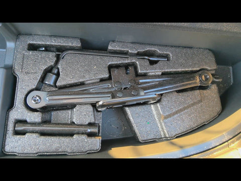 SANTA FE  2015 Jack 472590 AND TOOLS!0