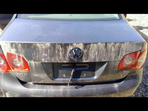 Trunk/Hatch/Tailgate Sedan VIN K 8th Digit Tail Lamps Fits 05-07 JETTA 303209