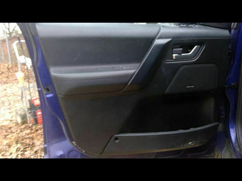 LR2       2011 Door Trim Panel, Front 321993