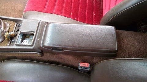 944       1984 Console Front 361193