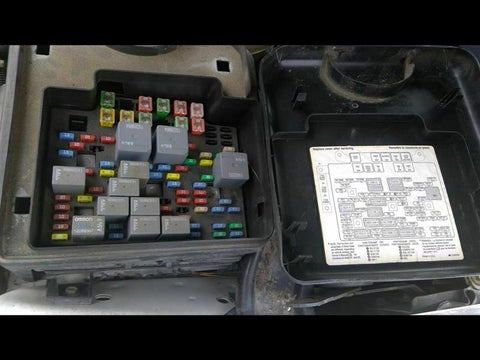 Fuse Box Engine Fits 03-07 HUMMER H2 322579