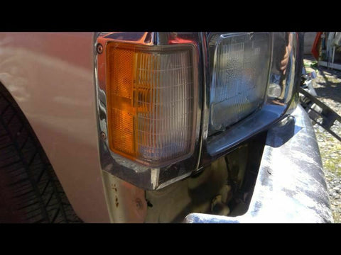 Passenger Corner/Park Light Fender Mounted Fits 90-97 NISSAN PICKUP 300420